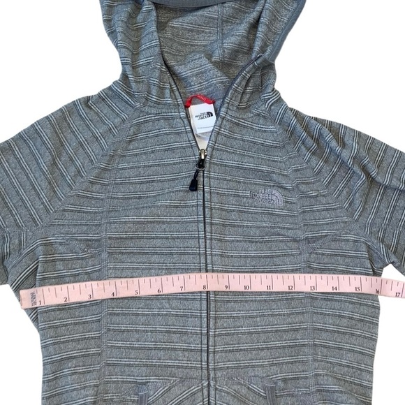 The North Face Women’s Small Fray Zipup Hoodie Jacket - Picture 3 of 9